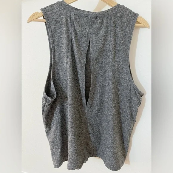Reebok Gray Open-Back Workout Tank – Size XL - Picture 3 of 7
